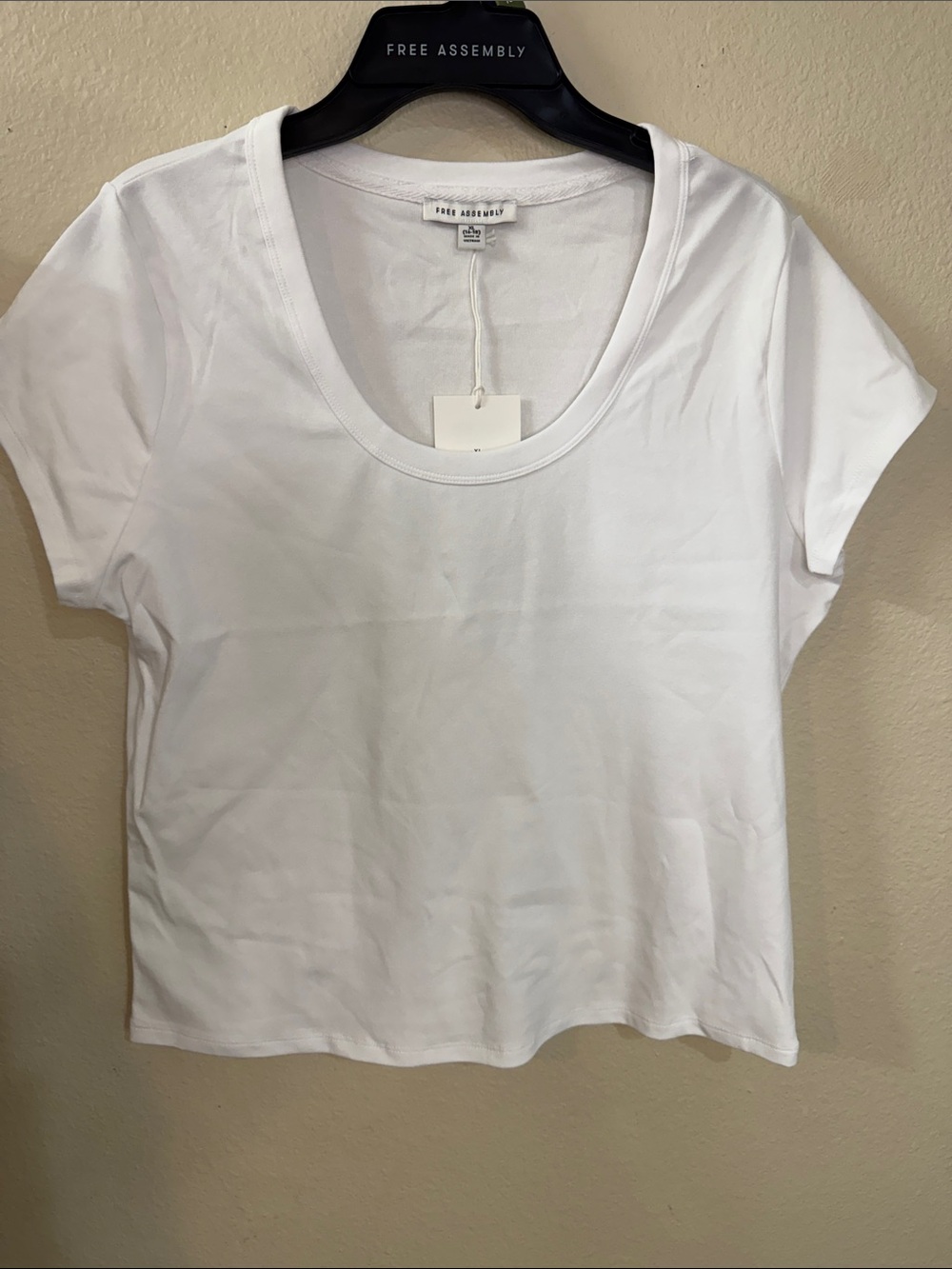 Free Assembly Women's White Scoop Neck Short Sleeve Tee